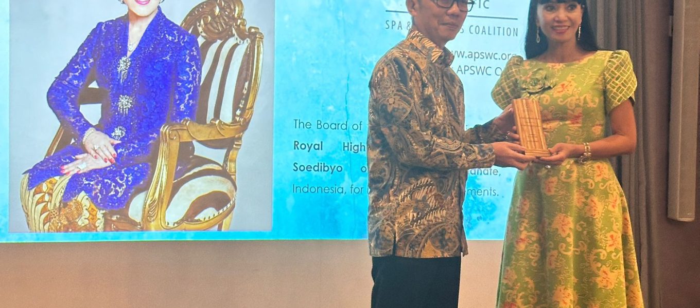 Mooryati Soedibyo mendapat Lifetime Achievement Award