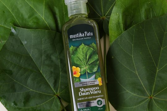 Mustika Ratu Shampoo Daun Waru