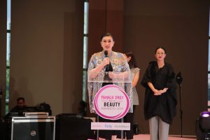 Mustika Ratu menerima penghargaan Beauty Legacy Awards 2024