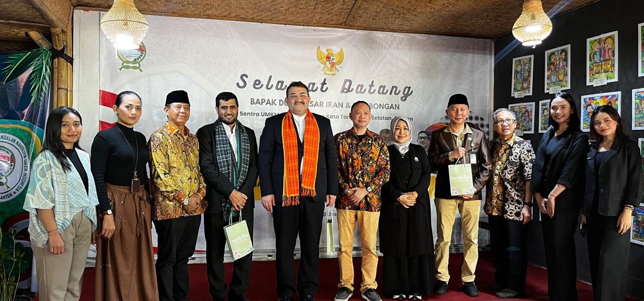 Foto Bersama Mustika Ratu & Duta Besar Iran