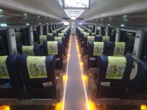 Jakarta, April 2025 — Musim mudik Lebaran 2025 menjadi momen yang tak hanya bermakna secara emosional, tetapi juga menghadirkan kenyamanan baru bagi para pemudik. PT Mustika Ratu Tbk turut serta merayakan semangat mudik ini dengan menghadirkan produk ikoniknya, Minyak Zaitun Mustika Ratu, secara eksklusif di seluruh rangkaian Kereta Argo Semeru yang melayani rute Jakarta–Surabaya dan sebaliknya. Melalui kampanye ini, Mustika Ratu ingin mengajak para penumpang untuk kembali mengingat manfaat luar biasa dari Minyak Zaitun yang telah menjadi bagian dari keseharian masyarakat Indonesia. Produk ini memberikan kenyamanan, kehangatan, dan sentuhan alami yang sangat dibutuhkan dalam perjalanan panjang, sekaligus mendorong kesadaran akan pentingnya menjaga kebugaran tubuh selama aktivitas padat saat mudik Lebaran. Perjalanan Pulang Kampung Lebih Nyaman dengan Sentuhan Alami Sebagai bagian dari strategi komunikasi dan peningkatan kedekatan dengan konsumen, Mustika Ratu menghadirkan Out of Home Placement dengan menampilkan iklan dan informasi produk di berbagai titik strategis dalam kereta. Kehadiran Minyak Zaitun Mustika Ratu ini tidak hanya sebagai bentuk promosi, tetapi juga cerminan kepedulian perusahaan terhadap kenyamanan pemudik. “Minyak Zaitun Mustika Ratu telah menemani masyarakat Indonesia selama puluhan tahun. Di momen mudik dan travelling seperti ini, kami ingin hadir lebih dekat, memberikan manfaat dari bahan-bahan alami Indonesia yang kami banggakan,” ujar Kusuma Ida Anjani, Direktur PT Mustika Ratu Tbk. Produk Minyak Zaitun Mustika Ratu dikenal sebagai produk serbaguna (multipurpose) yang sangat cocok untuk menemani perjalanan jarak jauh. Dengan suhu AC kereta yang dingin dan durasi perjalanan yang panjang, minyak zaitun ini dapat digunakan untuk: Melembapkan kulit yang kering akibat paparan pendingin udara Pijatan ringan untuk meredakan kelelahan otot Aromaterapi alami yang menenangkan Tekstur ringan dan tidak lengket Praktis dibawa karena tersedia dalam kemasan travel size Varian Terbaru: Minyak Zaitun Aromatic untuk Relaksasi Maksimal Tak hanya menghadirkan produk klasik, Mustika Ratu juga memperkenalkan inovasi terbaru yaitu Minyak Zaitun Aromatic, yang menawarkan aroma menenangkan untuk pengalaman relaksasi lebih dalam selama perjalanan. Produk ini merupakan pilihan sempurna bagi pemudik maupun wisatawan yang mendambakan momen tenang di tengah hiruk-pikuk perjalanan. Minyak Zaitun Aromatic hadir dalam tiga varian unggulan, yaitu: Calming & Soothing Perpaduan aroma Ylang-Ylang dan Patchouli, diformulasikan untuk meredakan stres dan meningkatkan suasana hati secara alami. Skin Firming Kombinasi Lime dan Cica Extract untuk membantu menjaga kekencangan dan elastisitas kulit, menjadikannya tetap sehat selama perjalanan. Restful Night Diformulasikan untuk relaksasi maksimal sebelum tidur, dengan kombinasi Lavender dan Jasmine Essential Oils yang menenangkan pikiran dan tubuh. Dengan kandungan Minyak Zaitun berkualitas tinggi serta vitamin A, D, E, dan K, rangkaian produk ini tidak hanya merawat kulit secara menyeluruh tetapi juga menghadirkan nilai tradisional dalam balutan gaya hidup modern. “Kami percaya setiap perjalanan menyimpan makna mendalam. Kehadiran Mustika Ratu di Kereta Argo Semeru merupakan wujud komitmen kami untuk selalu hadir di setiap fase kehidupan masyarakat, termasuk saat mereka pulang kampung ke tanah kelahiran,” tambah Kusuma. Sebagai bagian dari kampanye ini, Mustika Ratu juga mengajak para pemudik untuk membagikan momen spesial mereka di media sosial dengan menggunakan tagar resmi: #SmellWellFeelWell dan #ChillaxwithAromaticOil. Minyak Zaitun Mustika Ratu, sahabat setia perjalanan Anda — kini lebih dekat, lebih alami, dan lebih bermakna.