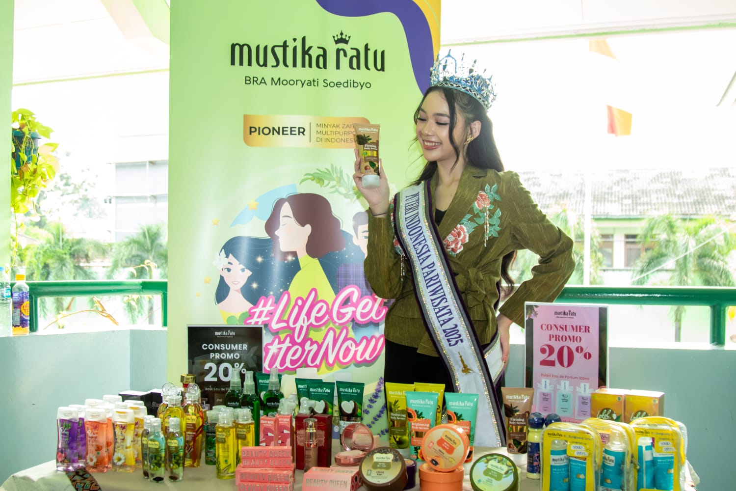 Mustika Ratu dan Puteri Indonesia di SMKN 20 Jakarta