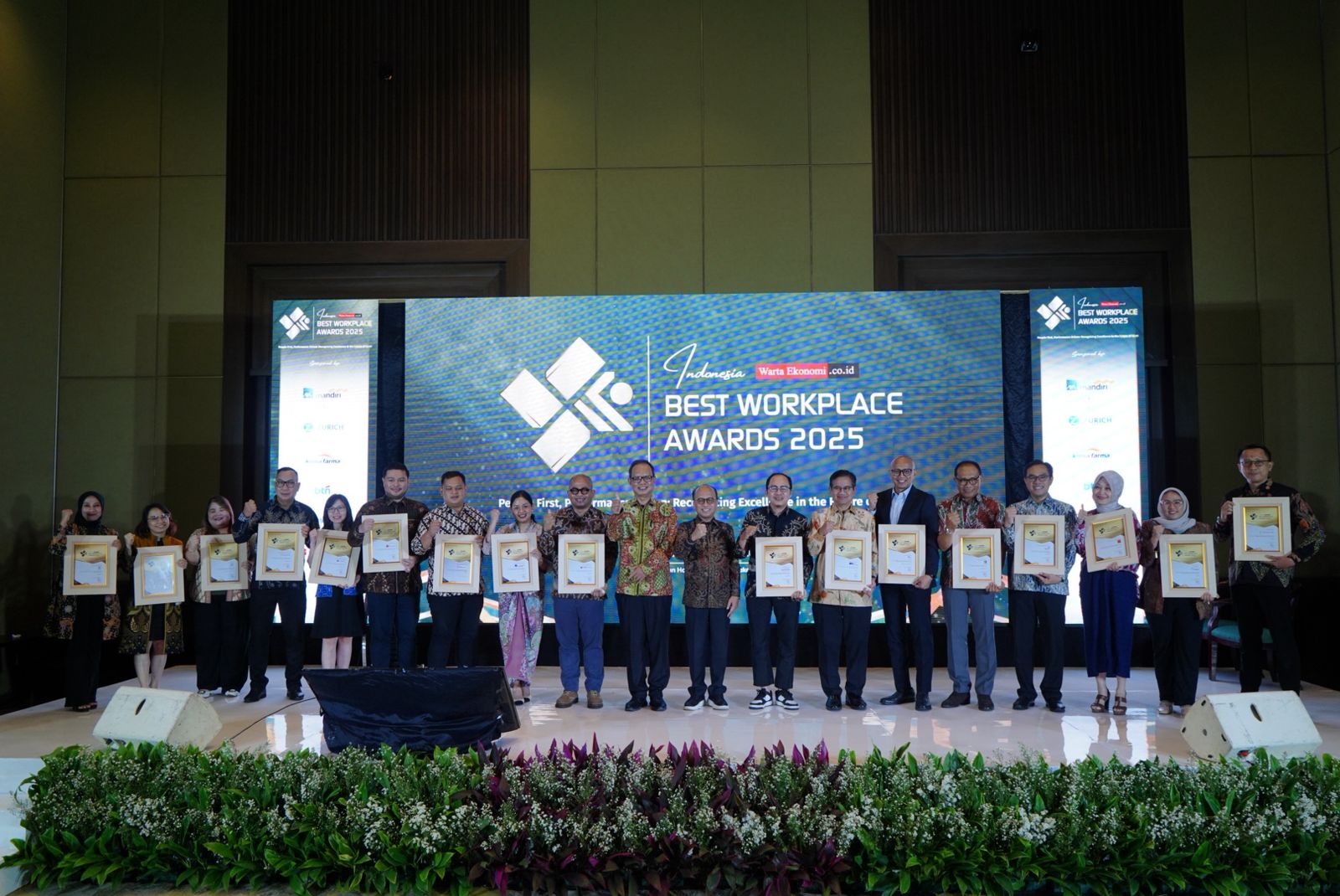 Mustika Ratu Raih Penghargaan Indonesia Best Workplace Awards 2025 dari WartaEkonomi.